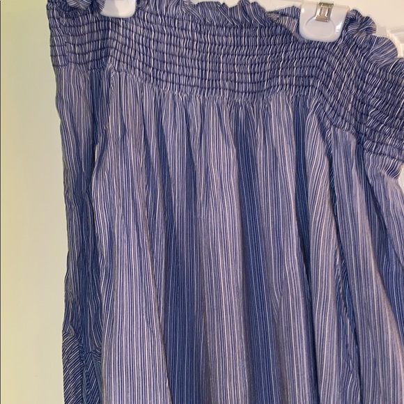 Strapless dress with flared sleeves - Picture 3 of 3